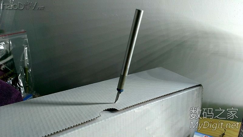 性感的镂空雕花,用纸盒做了个小台灯