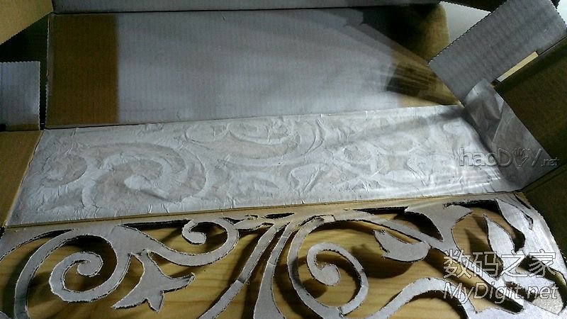 性感的镂空雕花,用纸盒做了个小台灯