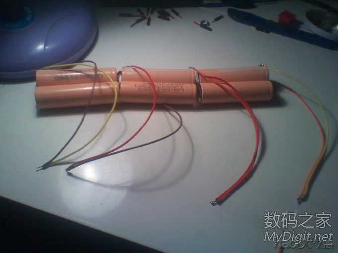 联想Y450笔记本电脑成功换电芯锂电池