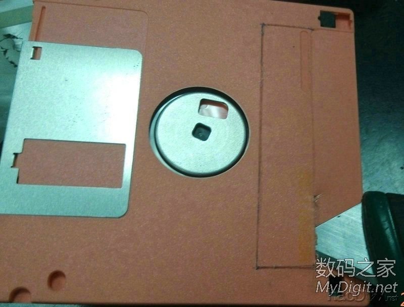废弃软盘制作音响音乐盒