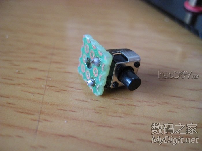 手工打造全金属迷你下载机,手掌大小