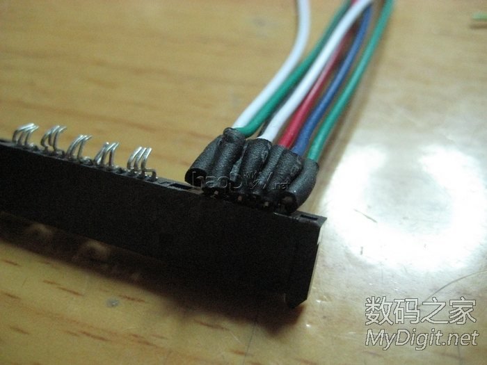 手工打造全金属迷你下载机,手掌大小