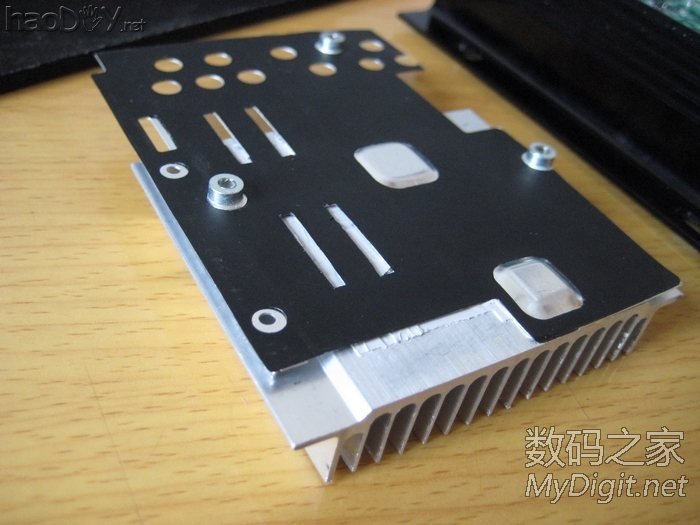 手工打造全金属迷你下载机,手掌大小