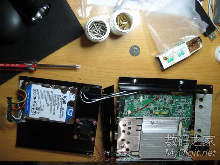 手工打造全金属迷你下载机,手掌大小