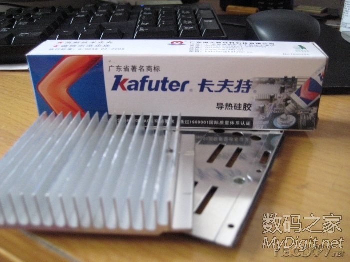 手工打造全金属迷你下载机,手掌大小