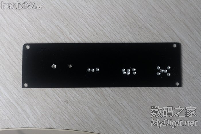 手工打造全金属迷你下载机,手掌大小