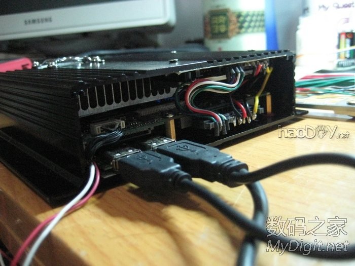 手工打造全金属迷你下载机,手掌大小