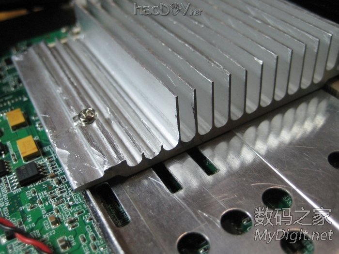 手工打造全金属迷你下载机,手掌大小