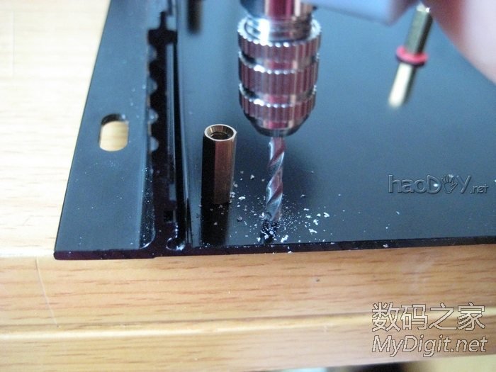 手工打造全金属迷你下载机,手掌大小