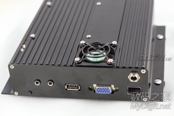 手工打造全金属迷你下载机,手掌大小