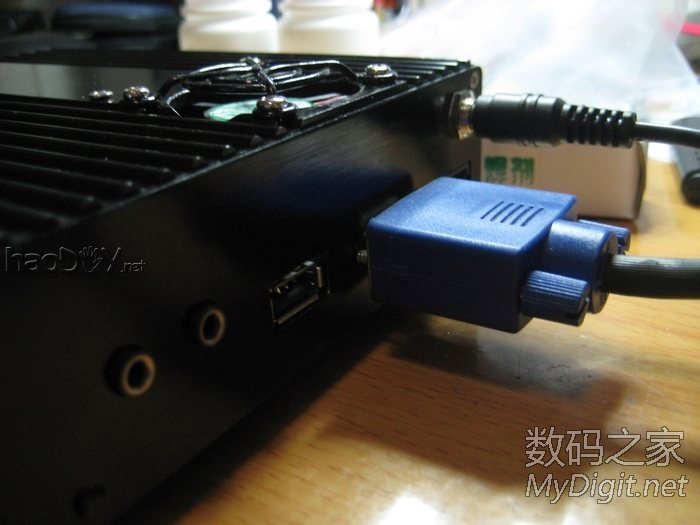 手工打造全金属迷你下载机,手掌大小