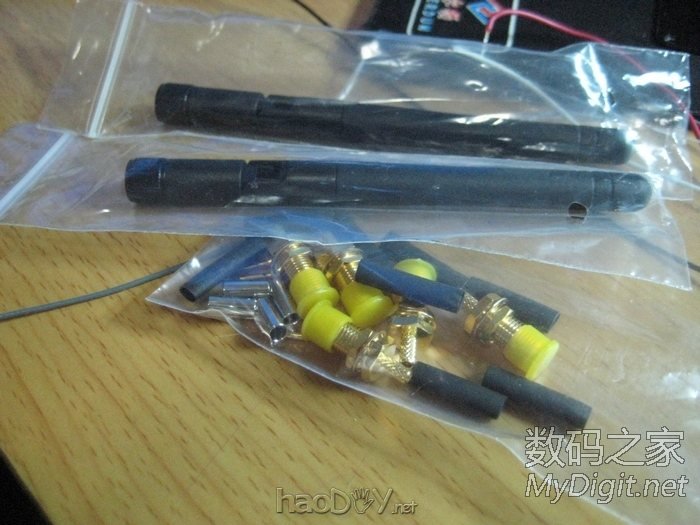 手工打造全金属迷你下载机,手掌大小