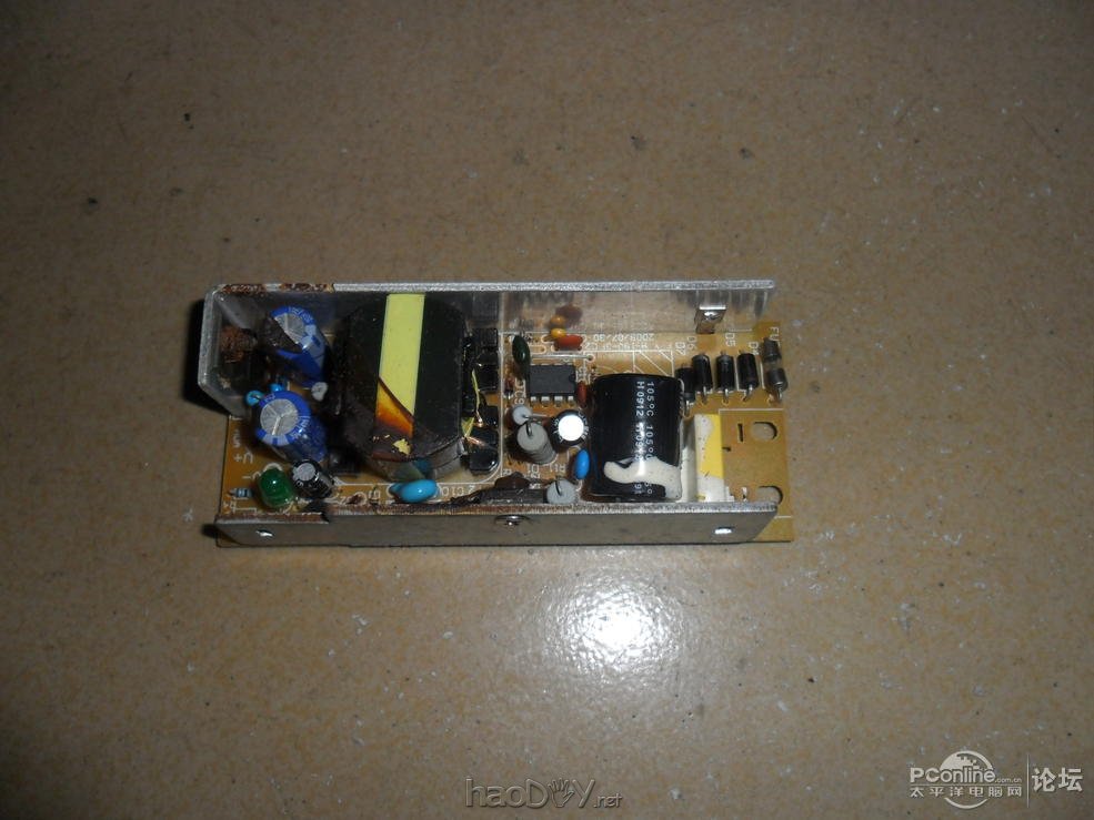 点击查看原图  废弃外置光驱盒纯手工打造多功能白菜白光焊台