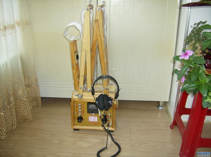 不用天地线的折叠式场效应管检波中波矿石收音机