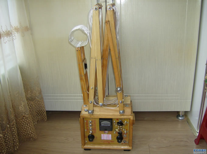 不用天地线的折叠式场效应管检波中波矿石收音机