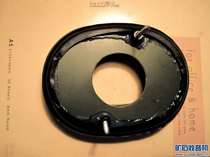 用热熔胶固定隔板 给SC2-300耳机加装耳罩