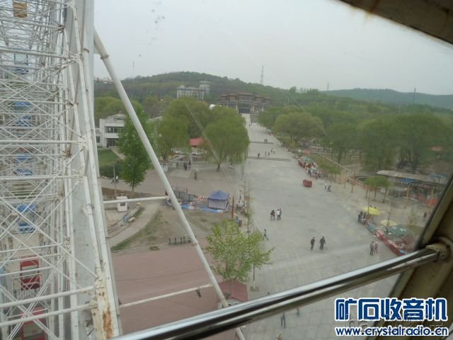 P1020986.JPG 自娱自乐 公园摩天轮上玩矿机