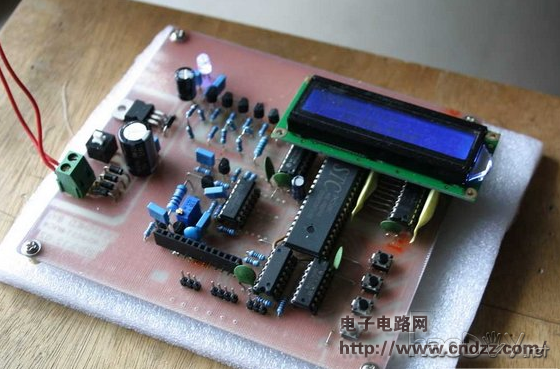 牛人出品:基于51单片设计的电容频率仪,图多,慎入!