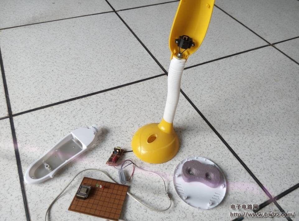 厉害了,微信控制台灯,关灯不用离开被窝了!