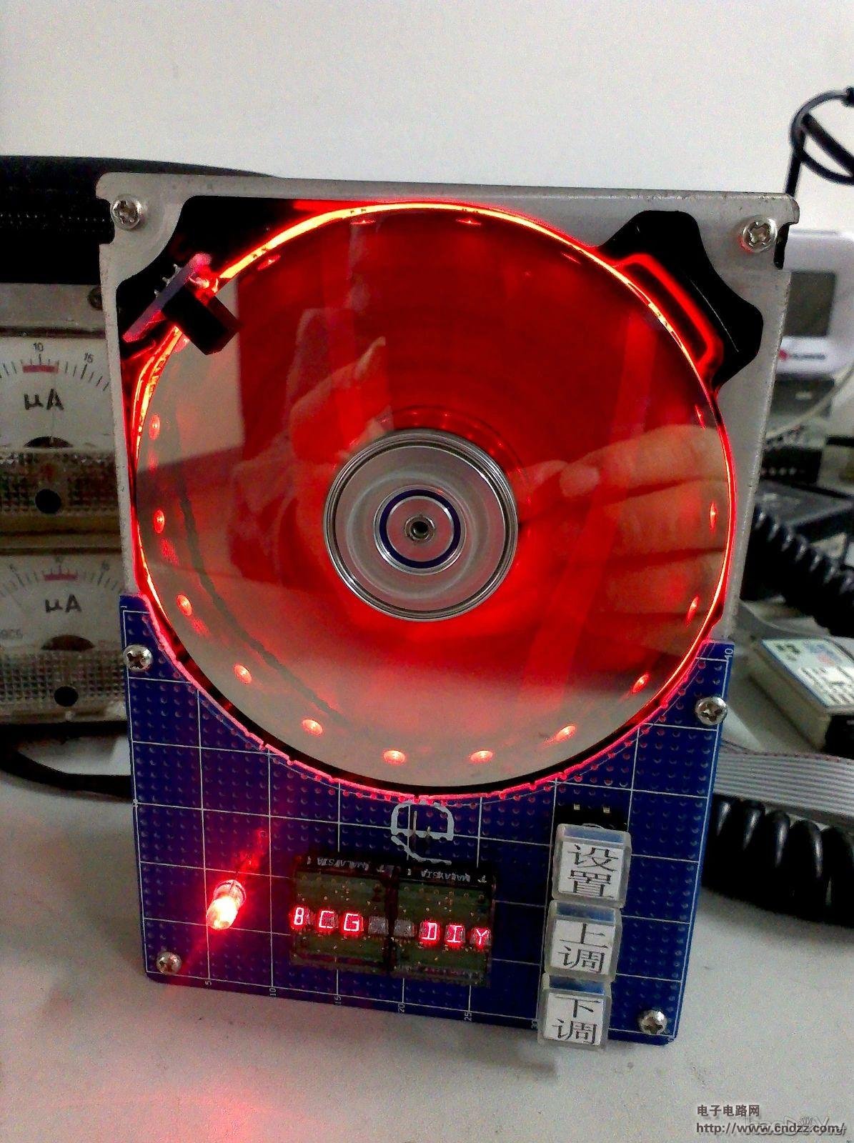 硬盘时钟+镜面旋转,最美时钟出炉!