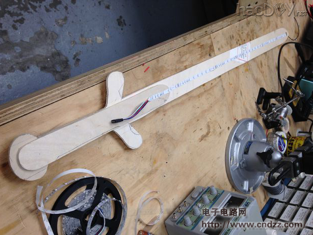 炫酷到底,制作你自己的多彩光剑,用光作画