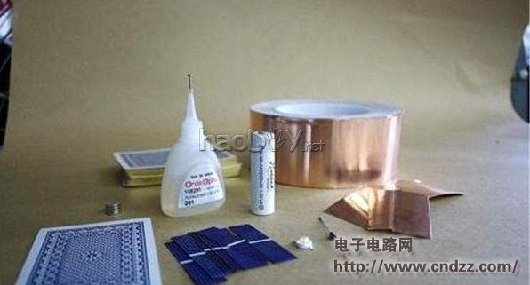 DIY一个不用花钱的太阳能充电器!