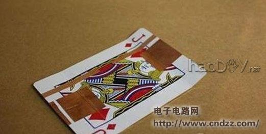 DIY一个不用花钱的太阳能充电器!