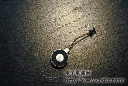 旧手机改造成会走的蟑螂小强