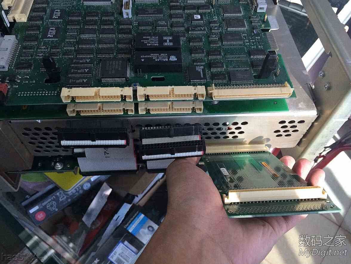 泰克数字示波器内置彩色CRT更换液晶屏图解(Tektronix TDS754C) 泰克数字示波器内置彩色CRT更换液晶屏图解(Tektronix TDS754C