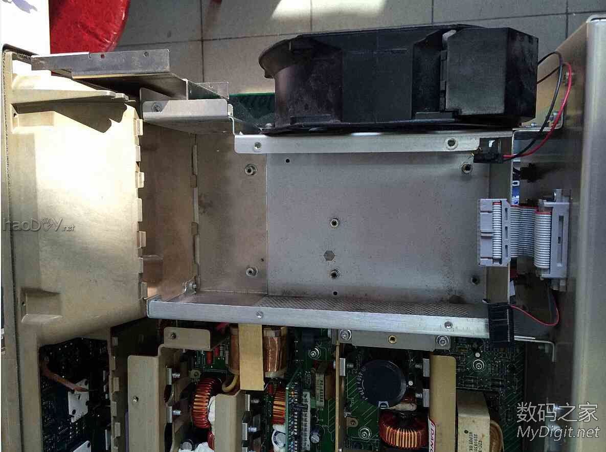 泰克数字示波器内置彩色CRT更换液晶屏图解(Tektronix TDS754C) 泰克数字示波器内置彩色CRT更换液晶屏图解(Tektronix TDS754C