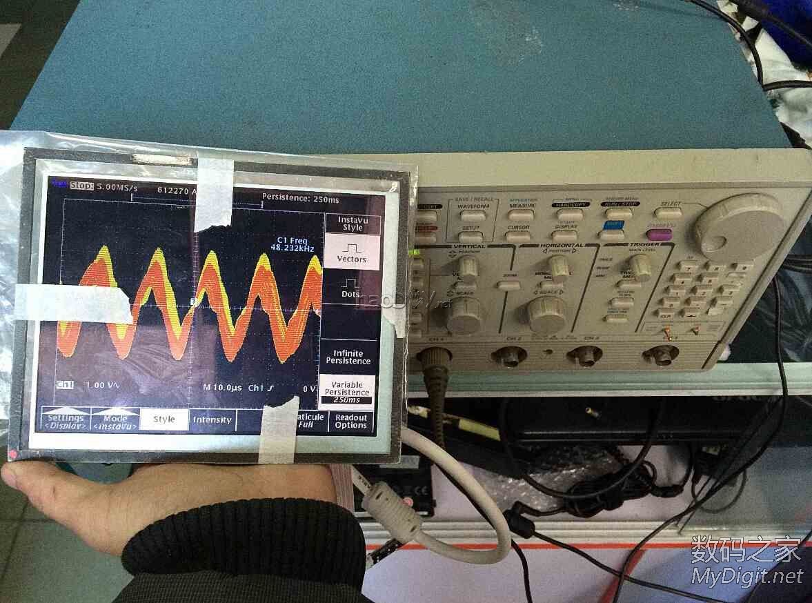 泰克数字示波器内置彩色CRT更换液晶屏图解(Tektronix TDS754C