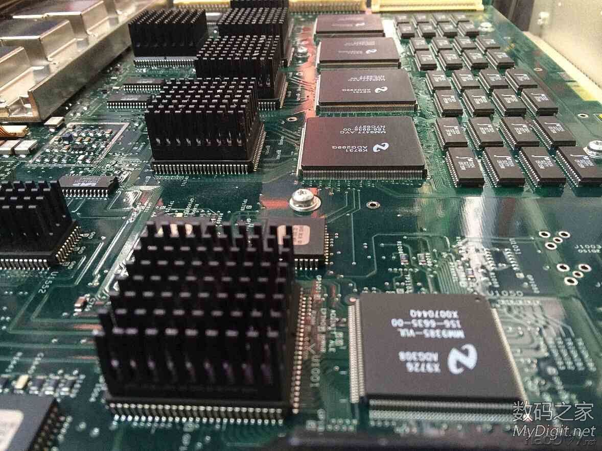 泰克数字示波器内置彩色CRT更换液晶屏图解(Tektronix TDS754C) 泰克数字示波器内置彩色CRT更换液晶屏图解(Tektronix TDS754C