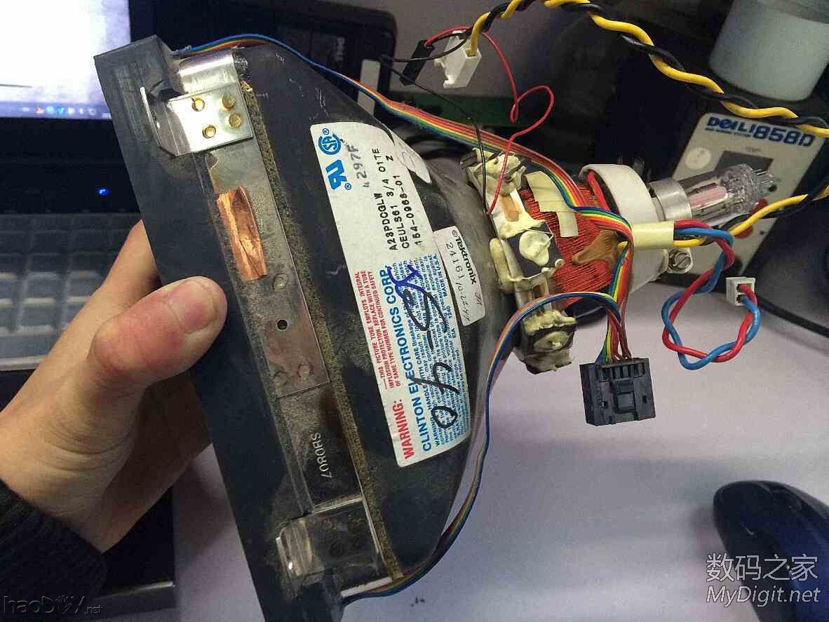 泰克数字示波器内置彩色CRT更换液晶屏图解(Tektronix TDS754C