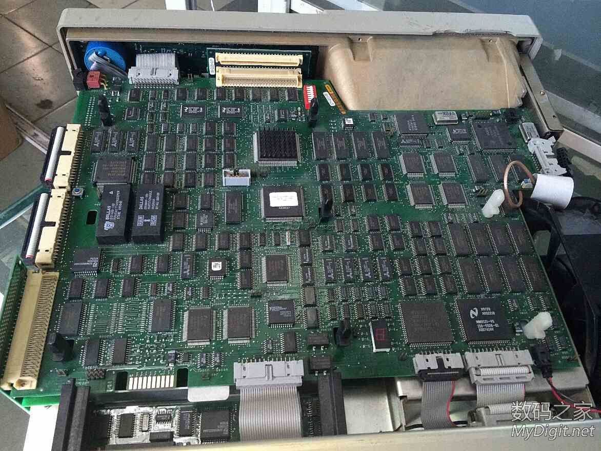 泰克数字示波器内置彩色CRT更换液晶屏图解(Tektronix TDS754C) 泰克数字示波器内置彩色CRT更换液晶屏图解(Tektronix TDS754C