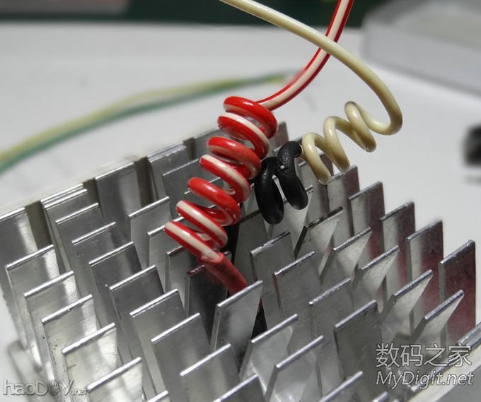 『MM DIY』一堆鸡肋的东西组合成个应急灯 『MM DIY』一堆鸡肋的东西组合成个应急灯