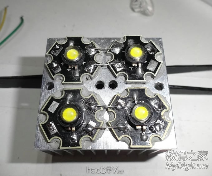 『MM DIY』一堆鸡肋的东西组合成个应急灯 『MM DIY』一堆鸡肋的东西组合成个应急灯