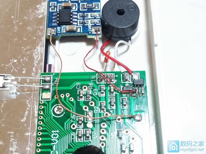 家用双探头数字温湿度计增加红外感应光控背光功能