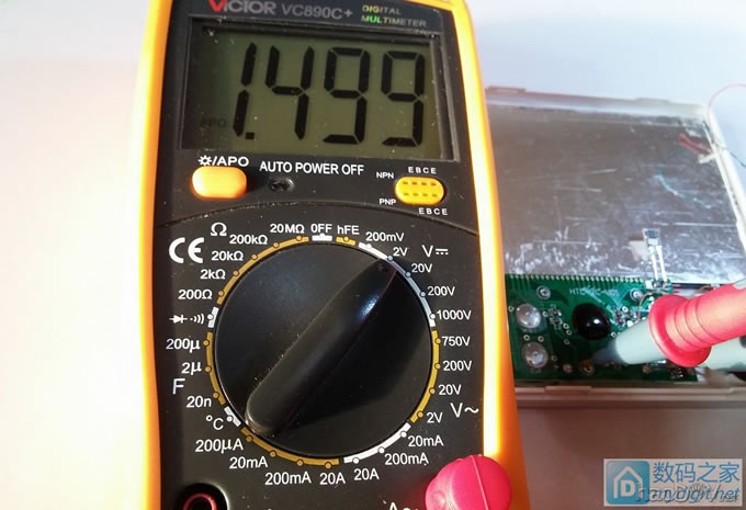 家用双探头数字温湿度计增加红外感应光控背光功能