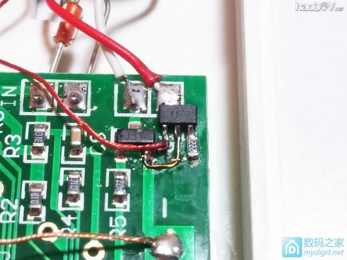 家用双探头数字温湿度计增加红外感应光控背光功能
