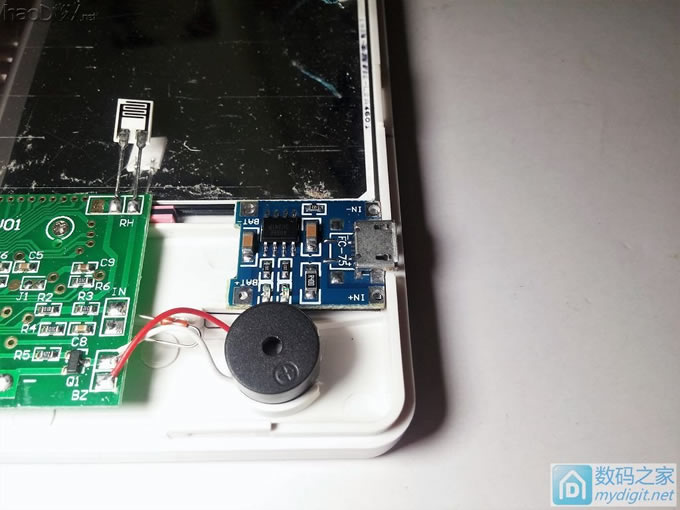 家用双探头数字温湿度计增加红外感应光控背光功能