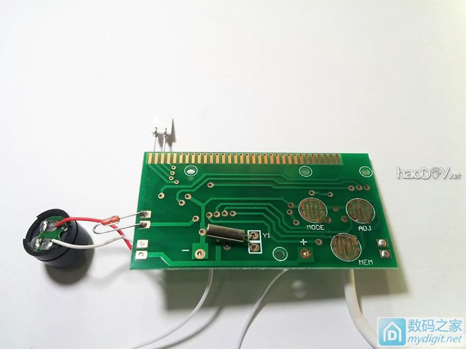 家用双探头数字温湿度计增加红外感应光控背光功能 家用双探头数字温湿度计增加红外感应光控背光功能