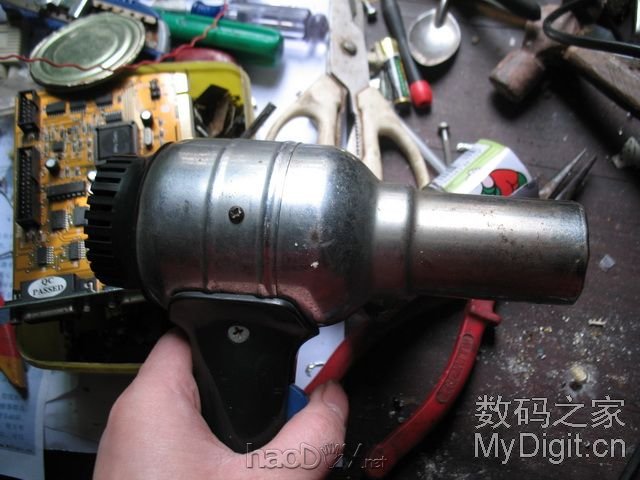 前端有点变色了 用电吹风DIY一支强力“热风枪” 吹下零件一大堆