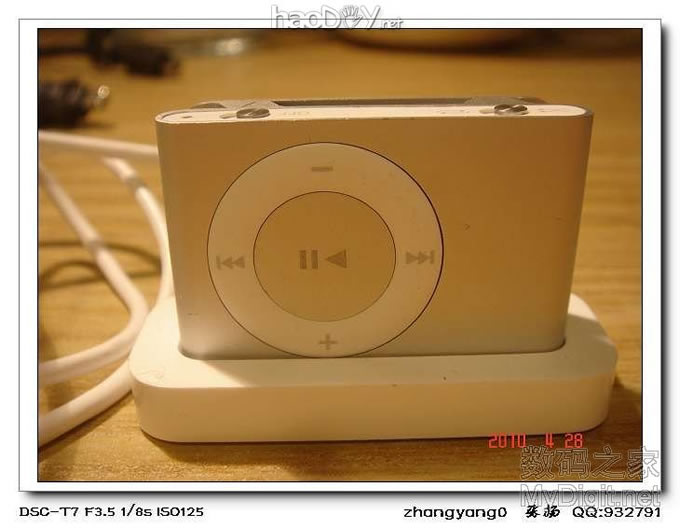 之前买的IPOD SUFFLE,组装底座越看越不爽,改!另增新买一银色