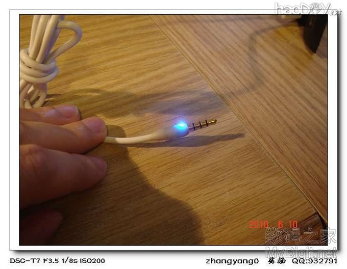 之前买的IPOD SUFFLE,组装底座越看越不爽,改!另增新买一银色