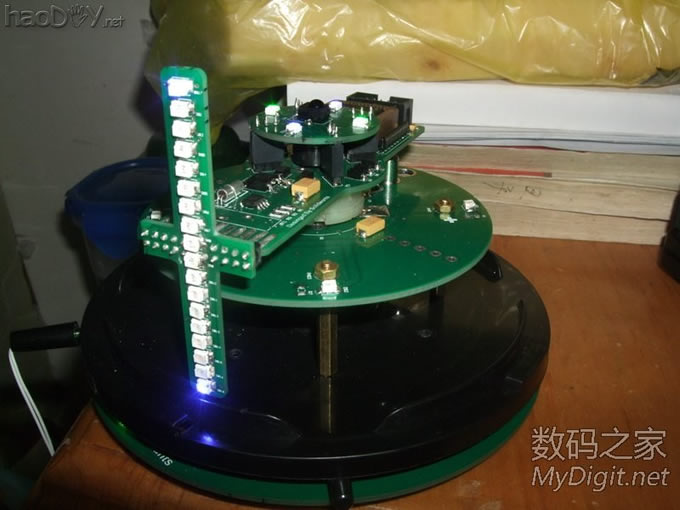 VOP旋转LED显示屏DIY设计与制作(添加旋转供电原理与实物图) VOP旋转LED显示屏DIY设计与制作(添加旋转供电原理与实物图)