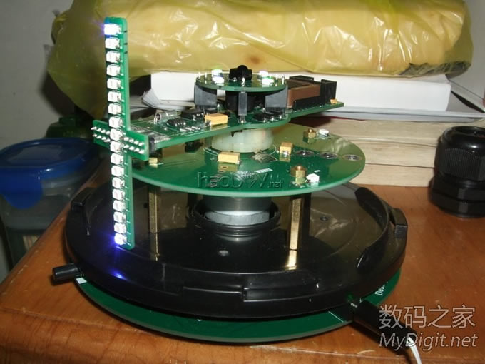 VOP旋转LED显示屏DIY设计与制作(添加旋转供电原理与实物图) VOP旋转LED显示屏DIY设计与制作(添加旋转供电原理与实物图)