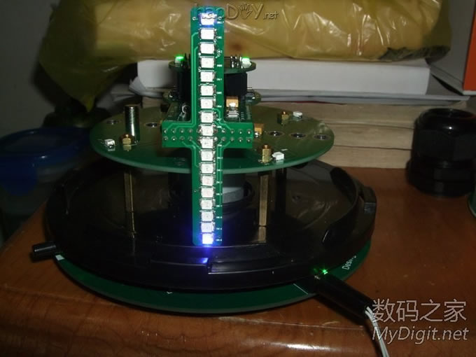 VOP旋转LED显示屏DIY设计与制作(添加旋转供电原理与实物图) VOP旋转LED显示屏DIY设计与制作(添加旋转供电原理与实物图)