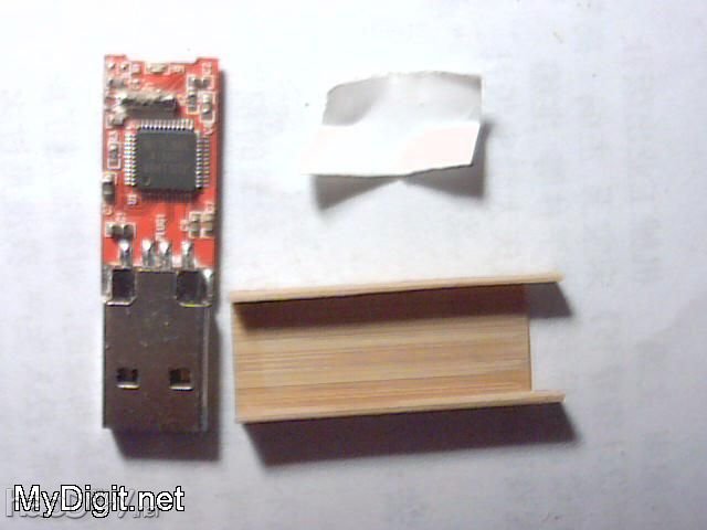 将切好的竹片打磨,用502粘上,切记尺寸要准确。图中白色的纸片是双面胶上的油纸,将502滴在上面不易干,再用竹签涂抹502,这样就不会弄得太多的502. 自制环保竹壳U盘(多图)