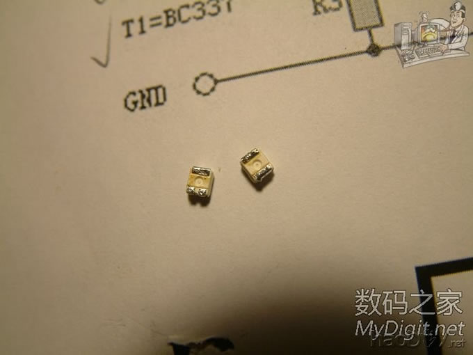 全部拆机贴片元件搭桥超mini呼吸灯,可能全论坛最小呼吸灯? 全部拆机贴片元件搭桥超mini呼吸灯,可能全论坛最小呼吸灯?