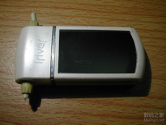 紫光檀木MP3(艾利和N10)和耳机(博士IE2) 紫光檀木MP3(艾利和N10)和耳机(博士IE2)